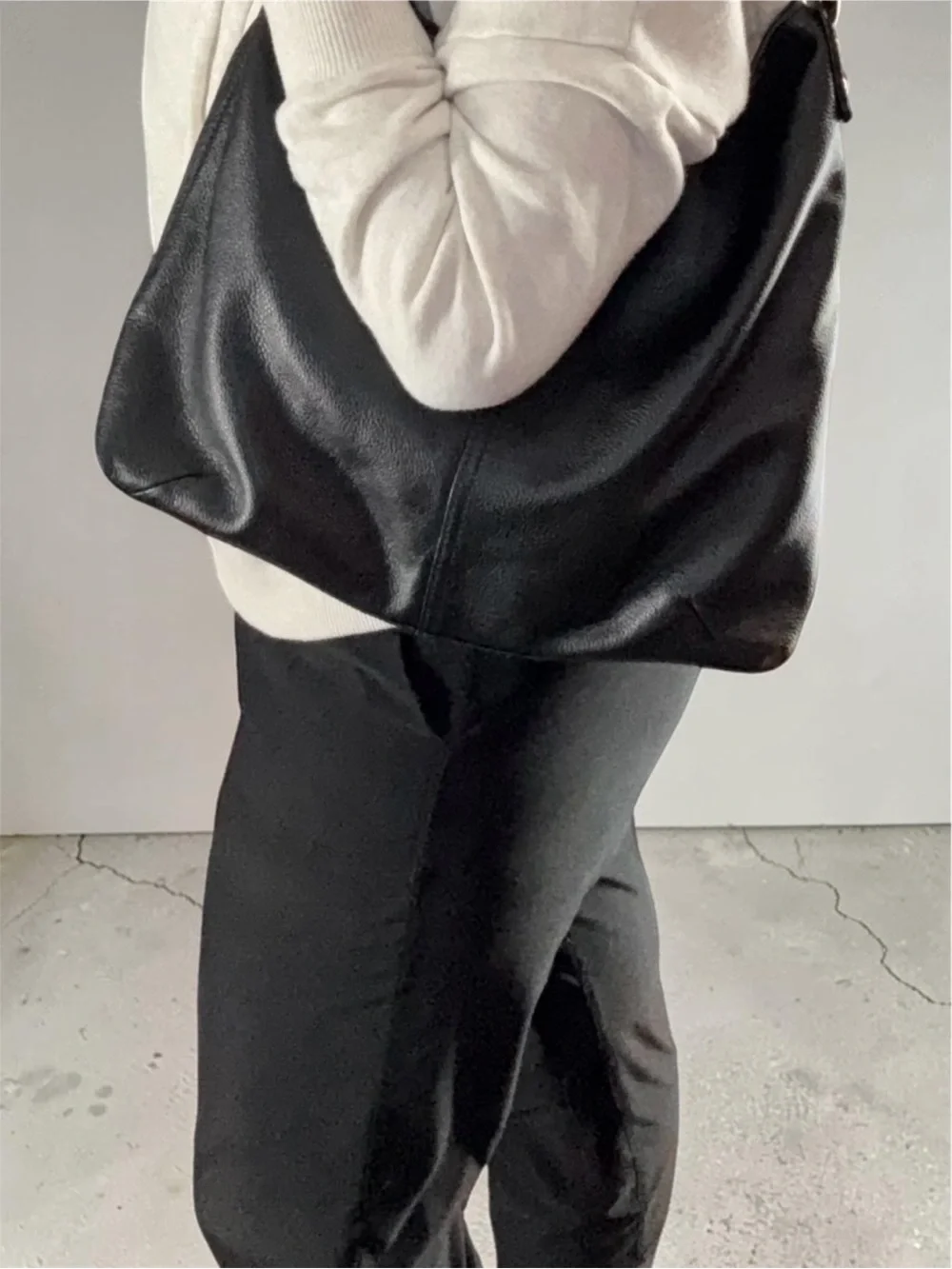 Kooba Hobo Pebble Leather Shoulder Bag EUC